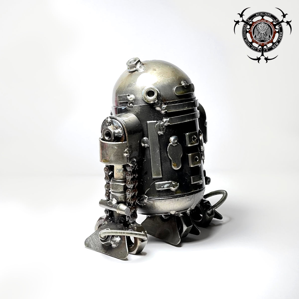 R2 PEN HOLDER