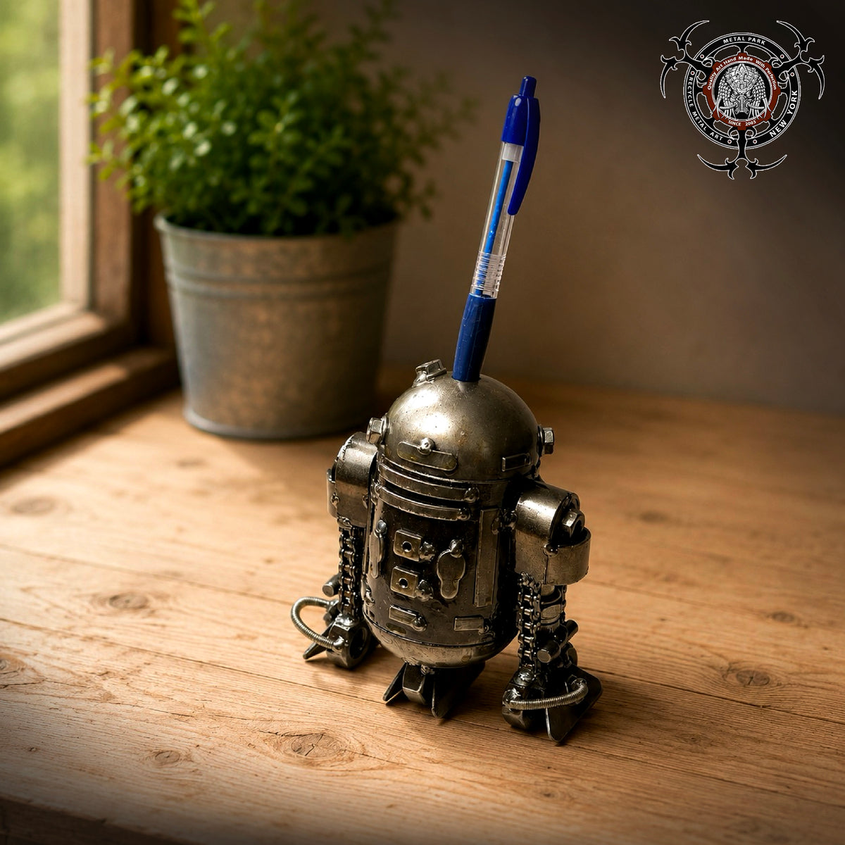 R2 PEN HOLDER